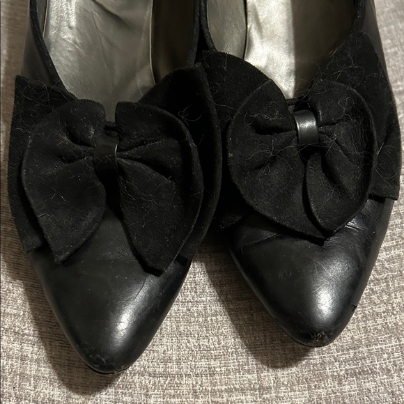 Elegant Black Heels with Bow by Bobbie Brooks - Picture 2 of 9